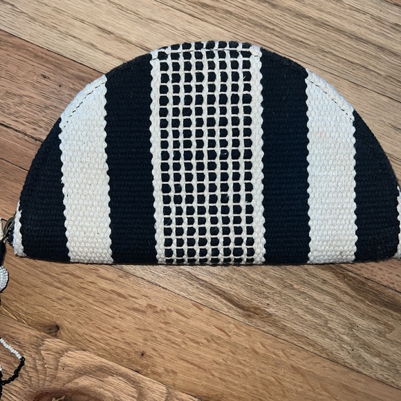 NWT Universal Threads Woven Clutch with Beaded Tassel - Picture 5 of 7